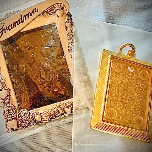 Source Unknown Jewelry - 2 Vintage Photo Pins-1 Silver-1 Gold, 90’s Grandmas Luvs-Unused In Original Pkgs